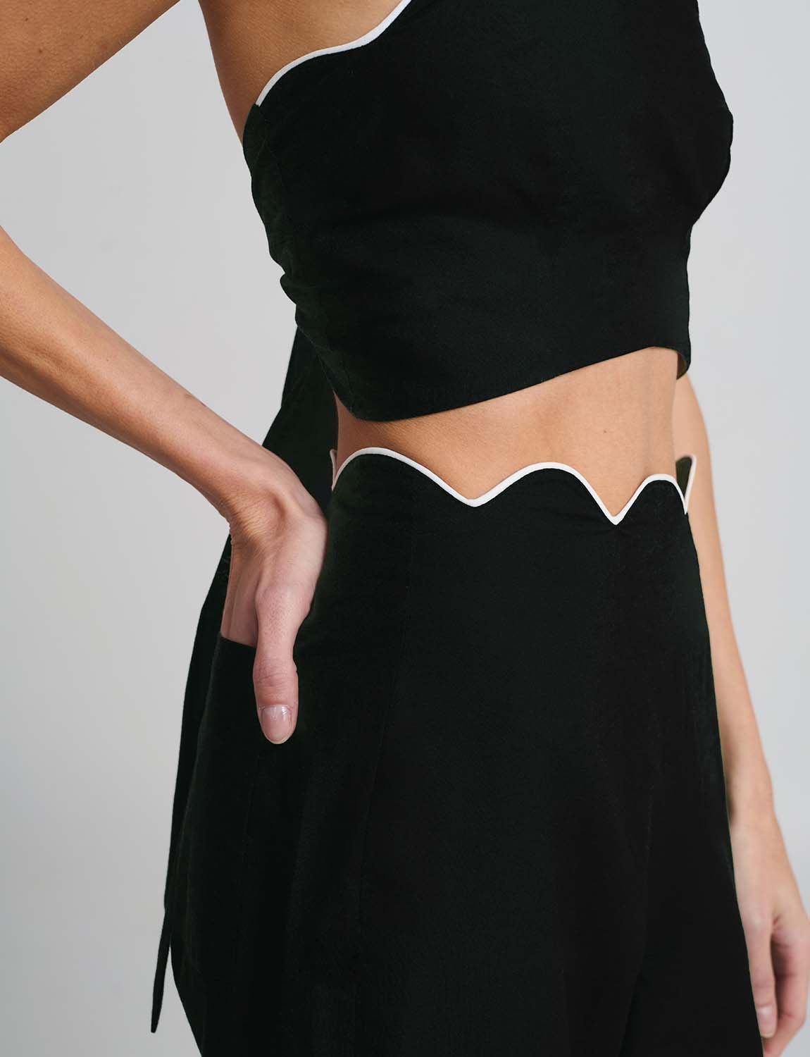 Crop Top Noir Delusion